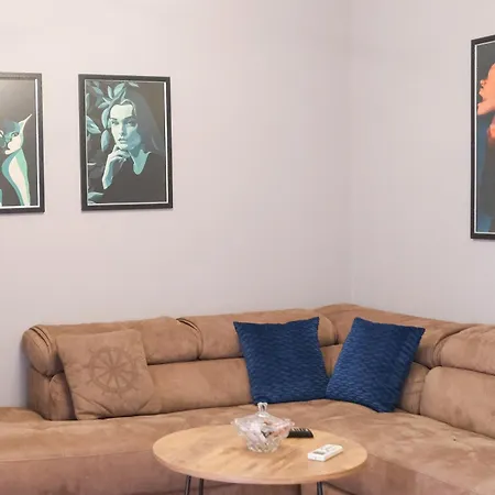 Matisse No15 - One Bedroom With Balcony