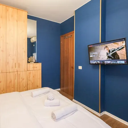 Matisse No15 - One Bedroom With Balcony