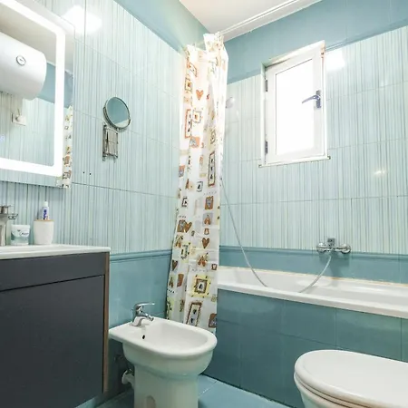 Matisse No15 - One Bedroom With Balcony *