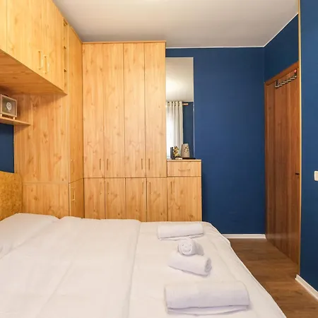 Matisse No15 - One Bedroom With Balcony *