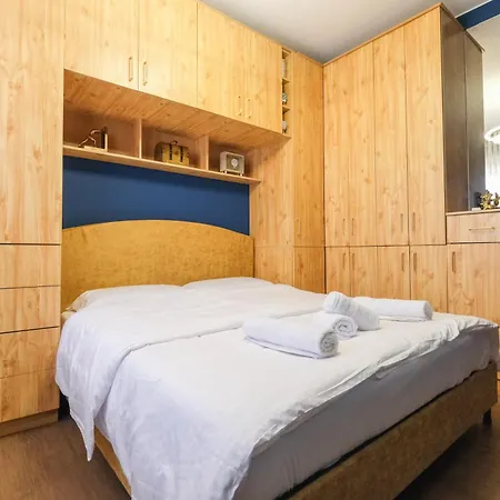 Matisse No15 - One Bedroom With Balcony