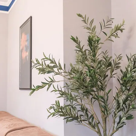 Matisse No15 - One Bedroom With Balcony *