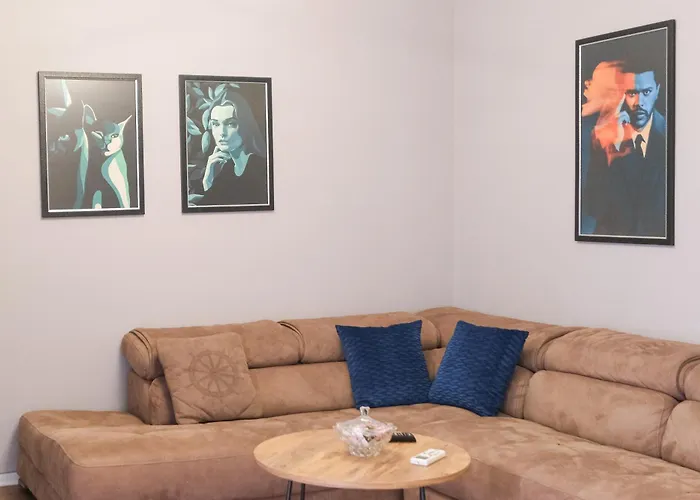 Matisse No15 - One Bedroom With Balcony