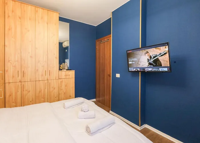 Matisse No15 - One Bedroom With Balcony