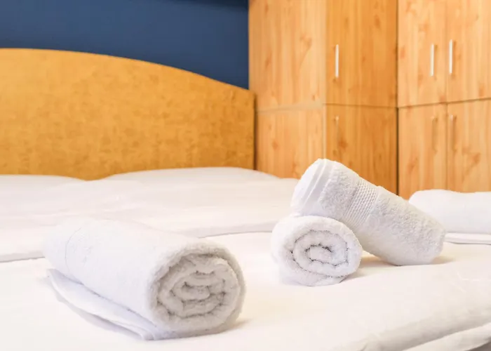 Matisse No15 - One Bedroom With Balcony *