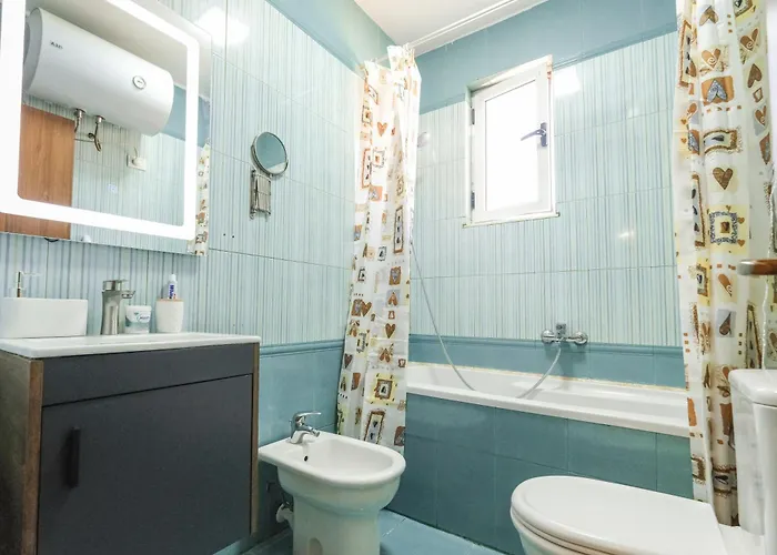 Matisse No15 - One Bedroom With Balcony *