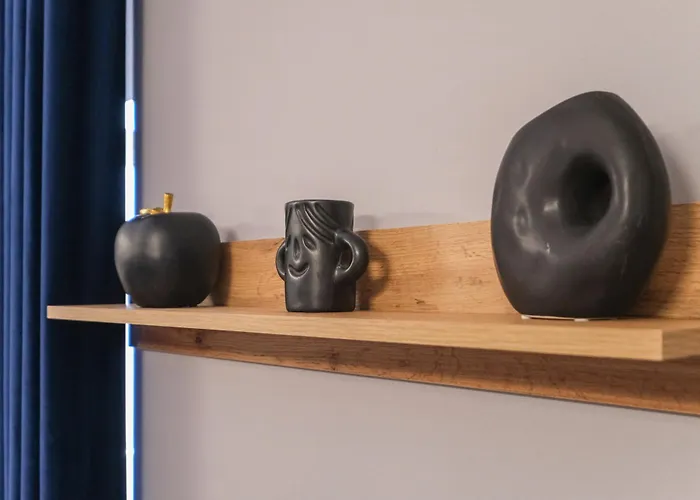 Matisse No15 - One Bedroom With Balcony *