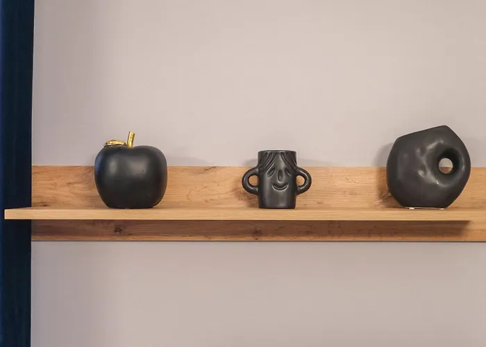 Matisse No15 - One Bedroom With Balcony *