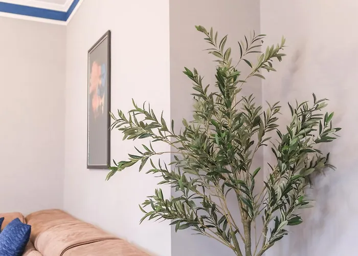 Matisse No15 - One Bedroom With Balcony *