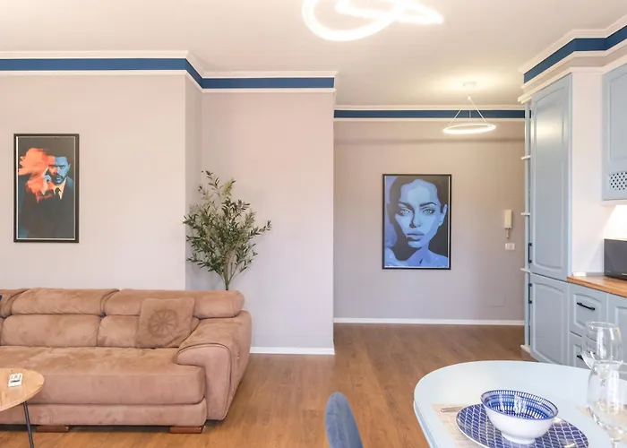 Matisse No15 - One Bedroom With Balcony